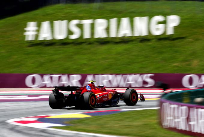 Ferrari se zdi v Avstriji počasnejši od Mercedesa. | Foto: Reuters