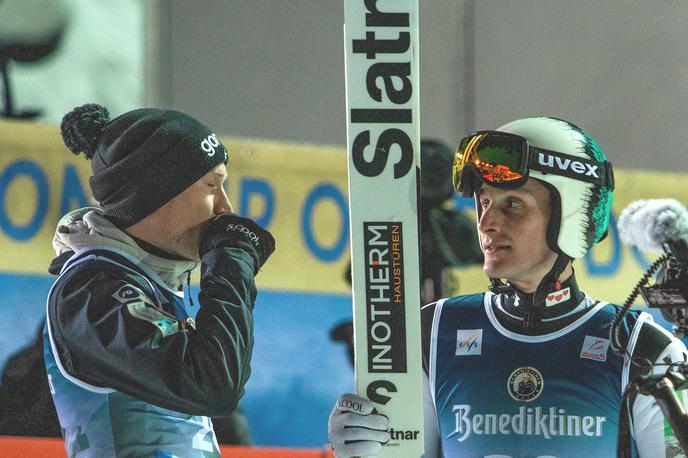 Domen Prevc | Domen Prevc je imel smolo na ekipni tekmi, potem ko so njegove smuči same poletele po zaletni mizi. Posledično ni mogel opraviti svojega prvega nastopa. | Foto Guliverimage