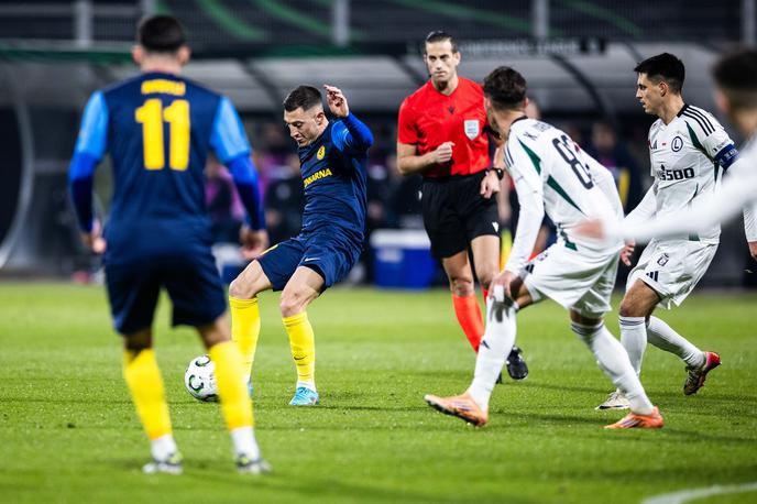 konferenčna liga NK Celje Legia | Mario Kvesić je bil v prvem polčasu najbolj razigran član celjske ekipe. | Foto Jure Banfi