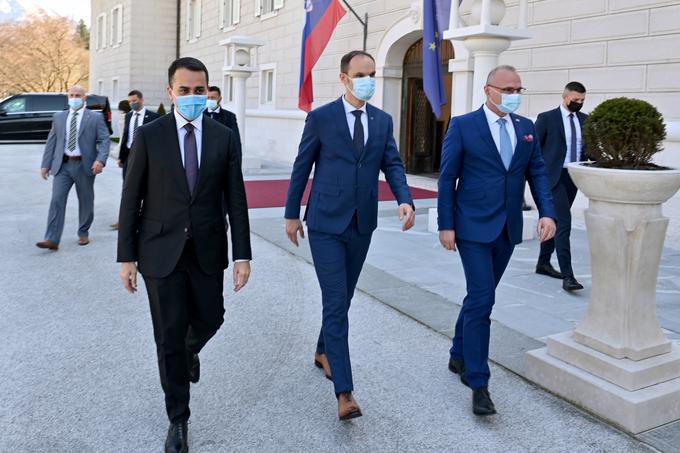 Zunanji ministri so se seznanili s konkretnimi predlogi za sodelovanje, med drugim za okrepljeno sodelovanje severnojadranskih pristanišč ter skupno promocijo jadranske plovne poti. | Foto: STA ,