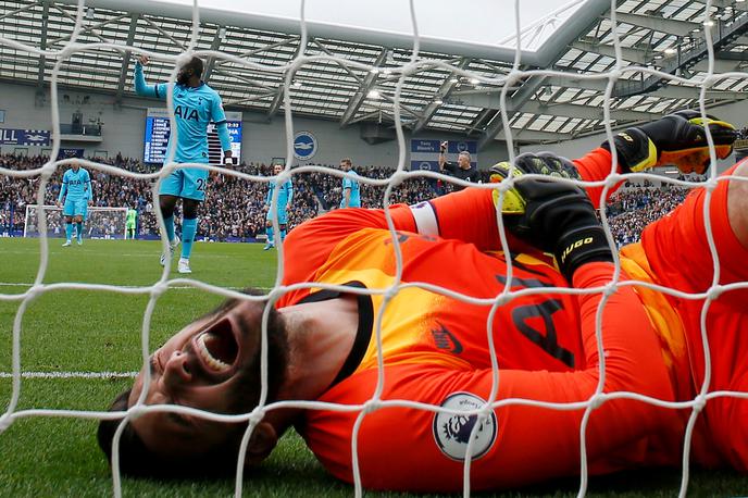 Hugo Lloris | Tottenham se bo moral do konca leta znajti brez pomoči prvega vratarja, kapetana Huga Llorisa.  | Foto Reuters