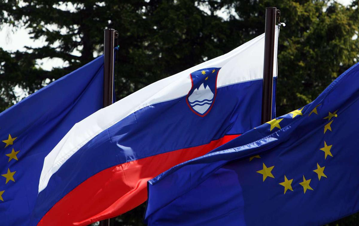 Zastava | Ob začetku drugega slovenskega predsedovanja Svetu EU bo na obisku v Sloveniji Evropska komisija na čelu s predsednico Ursulo von der Leyen. | Foto STA
