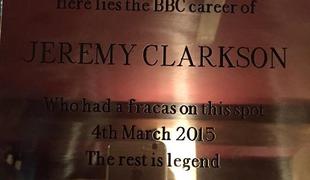 Angleški hotel predstavil spominsko obeležje "krošeju" Jeremyja Clarksona