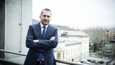 Vlada: Meje pristojnosti senata KPK pod vprašajem
