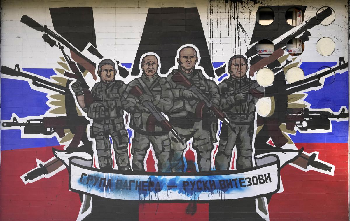 Ruski vojaki na grafitu v Beogradu | V Srbiji številni podpirajo ruski napad na Ukrajino. Na fotografiji je grafit v Beogradu, ki slavi ruske vojake. | Foto Guliverimage