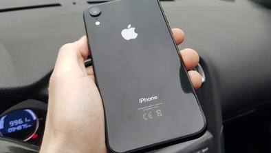 Kdor bo letos kupoval drag telefon, naj močno razmisli o poceni iPhonu