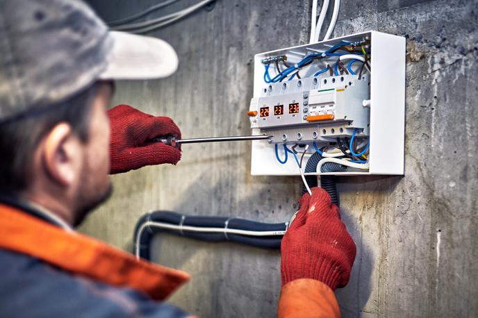 Električar | Od vas zahtevajo podatke o merilnem mestu, porabi, zadnji račun za oskrbo z električno energijo, pregled električnega števca. | Foto Getty Images