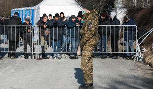 Avstrija zavrnila 66 migrantov, na mejo pošilja dodatnih 450 vojakov