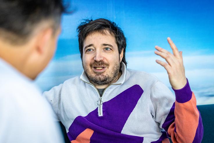 "Jaz sem filmar, umetnik in se trudim skozi svoj magični medij pokazati neko pot naprej." | Foto: Gaja Hanuna