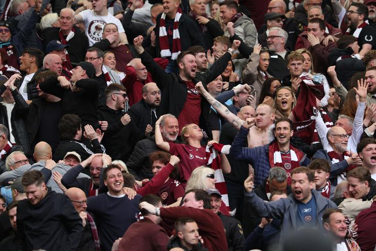 Veselje navijačev Heartsa po zadetku Lawrenca Shanklanda za vodstvo z 1:0 v 43. minuti. | Foto: Reuters