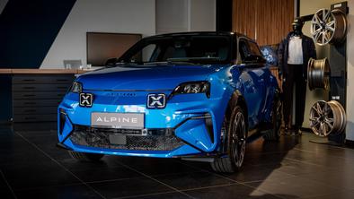 Alpine v Sloveniji prvič z dvema avtomobiloma, kaj ponuja športna "petka"?