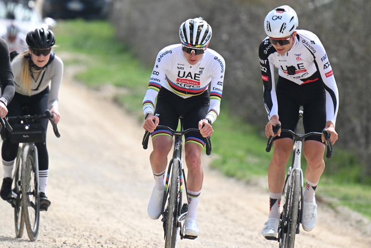 Makadamski teren si je včeraj ogledal tudi Tadej Pogačar, trikratni zmagovalec dirke Strade Bianche in tudi letos glavni favorit za zmago.  | Foto: Guliverimage