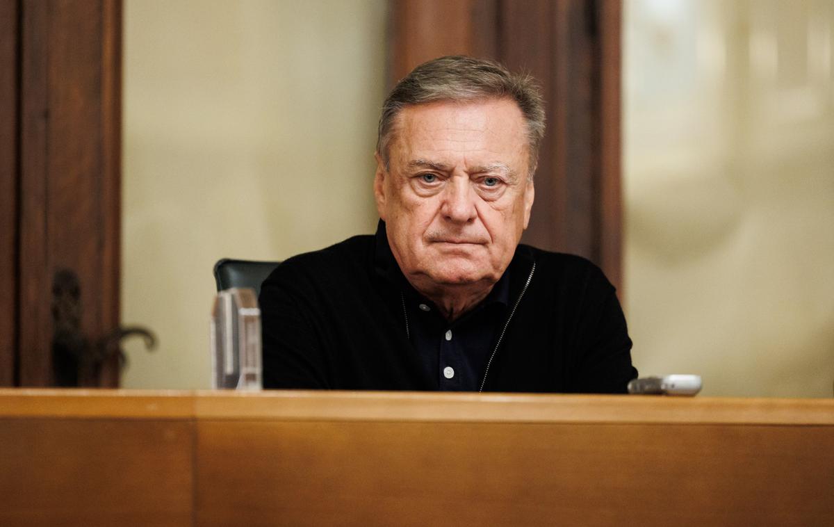 Zoran Janković | Župan Janković je dejal, da je trasa kanala obstajala že leta 1971 in da zanjo obstaja presoja vplivov na okolje. Potrdil je, da se zaveda politične in kazenske odgovornosti v primeru ogrožanja pitne vode.  | Foto STA