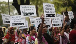 Eno Indijko posilili policisti, dve našli obešeni