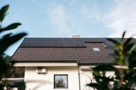 Dražja elektrika za lastnike sončnih elektrarn