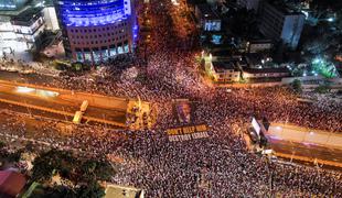 V Izraelu na ulicah znova na tisoče protivladnih protestnikov