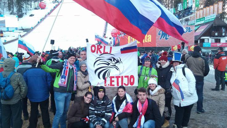 Cilj skupnosti ni samo veselje ob uspehih, temveč predvsem bodrenje skakalcev ob neuspehih. | Foto: 