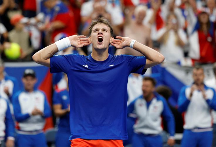 Jakub Menšik je premagal letošnjega finalista US Opna Bena Sheltona. | Foto: Reuters