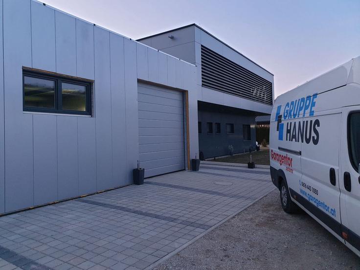 Sekcijska dvižna garažna vrata | Foto: 