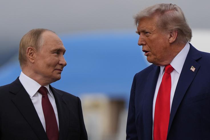 Srečanje Vladimirja Putina in Donalda Trumpa, ki še danes simbolizira zapleten odnos med Moskvo in Washingtonom. | Foto: Guliverimage