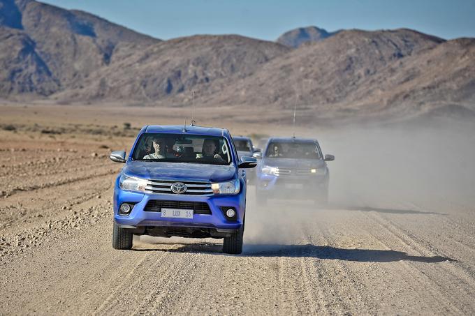 Leto so zaznamovali novi poltovornjaki. Toyotinega hiluxa smo spoznavali na brezpotjih Namibije. | Foto: Jure Gregorčič