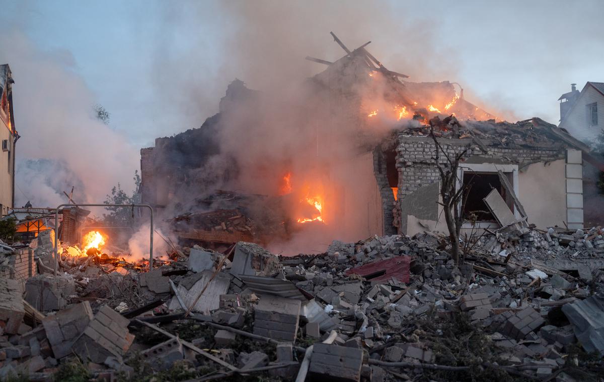 Ukrajina | Tarča ruskih napadov sta bili tudi regiji Doneck in Harkov, kjer sta bili ponoči po navedbah lokalnih oblasti ubiti dve osebi, poroča francoska tiskovna agencija AFP. | Foto Reuters