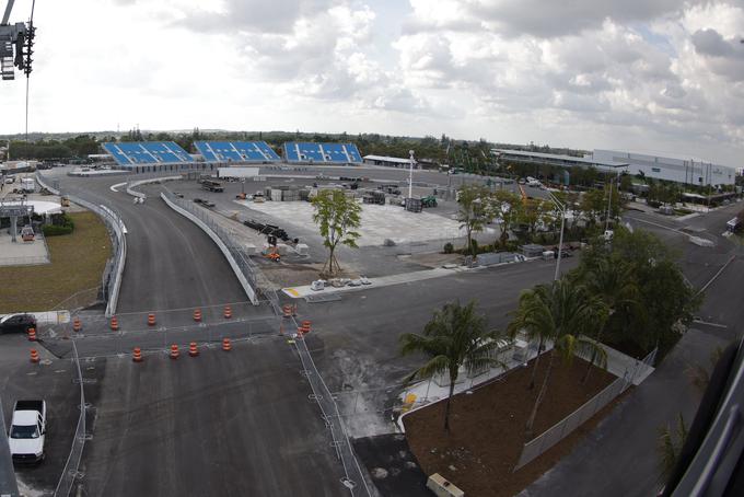 Miami pred tremi tedni. Danes je dirkališče že 95-odstotno pripravljeno. | Foto: Reuters