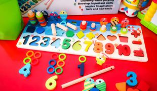 Najlažji način za spodbujanje otrokovega razvoja: igrača Montessori, ki razvija otrokove potenciale, socialne veščine, samostojnost …