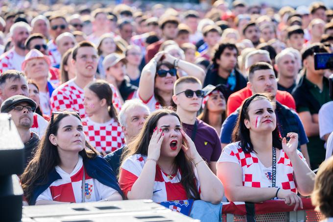 Hrvaški navijači, tako na stadionu kot v navijaški coni v Berlinu, so se lahko le držali za glavo. | Foto: Guliverimage