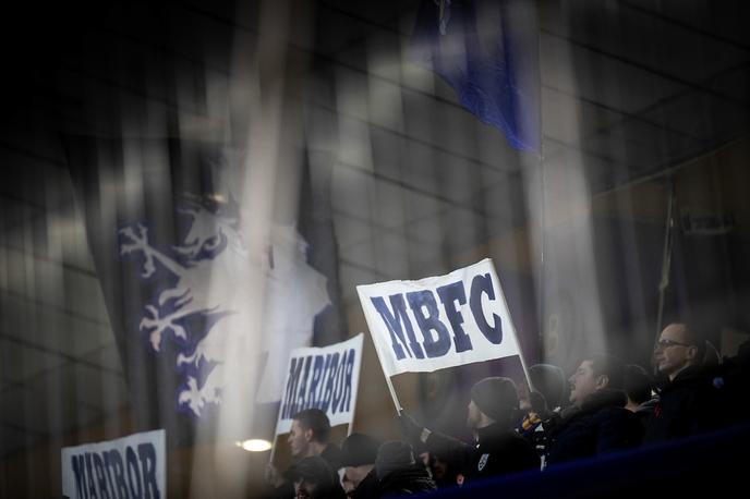 NK Maribor NK Bravo | Maribor bo zaradi neprimernega vedenja navijačev plačal 1.600 evrov. | Foto Blaž Weindorfer/Sportida