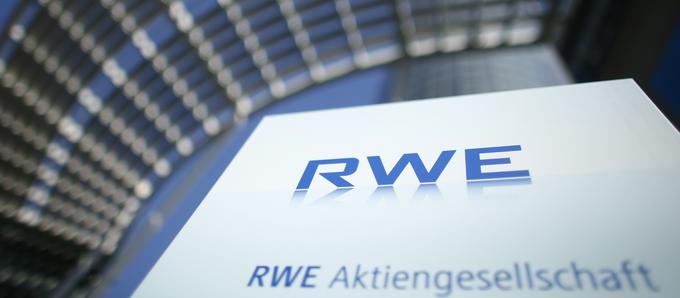 Logotip RWE pred zgradbo v nemškem Essnu, v kateri ima korporacija sedež. | Foto: Reuters