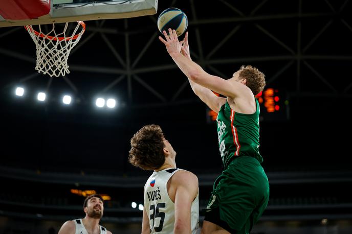 Jaka Blažič | Jako Blažiča in soigralce v četrtek in petek čaka boj za pokalno lovoriko. | Foto Luka Kotnik