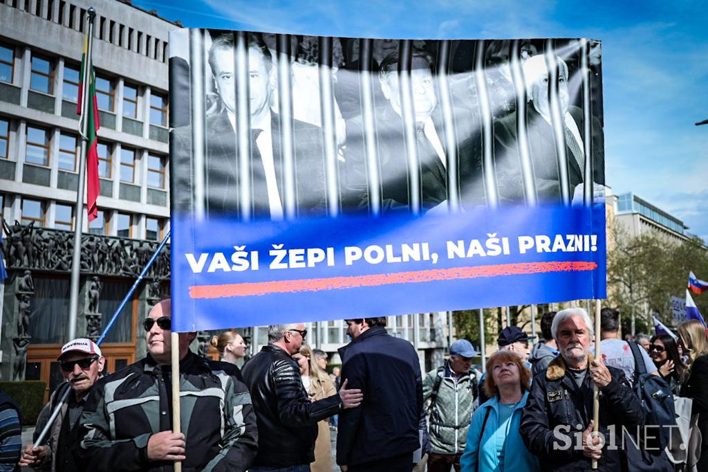 Protestni shod pred DZ-jem