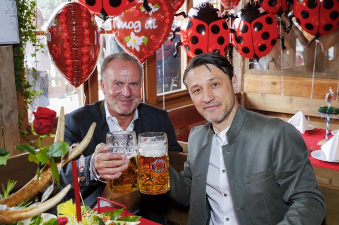 Bayern Oktoberfest | Predsednik uprave podjetja FC Bayern AG Karl-Heinz Rummenigge in trener Niko Kovač sta na znamenitem Oktoberfestu nazdravila s pivom. | Foto Getty Images
