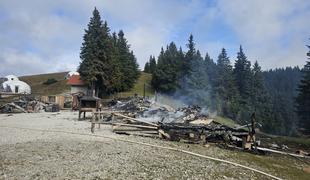 Na Golteh do tal zgoreli še dve koči, znane so nove podrobnosti #foto