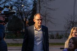 Logar stopil pred novinarje: V ponedeljek bom razmislil, ko bom imel več časa #foto