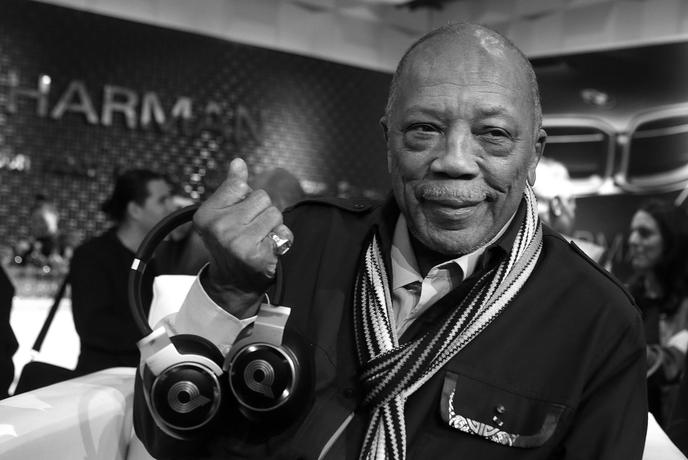 Umrl je glasbeni mogotec Quincy Jones