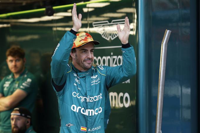 Domačin Fernando Alonso v Barceloni uživa v pozornosti in pravi navijaški vročici. | Foto: AP / Guliverimage