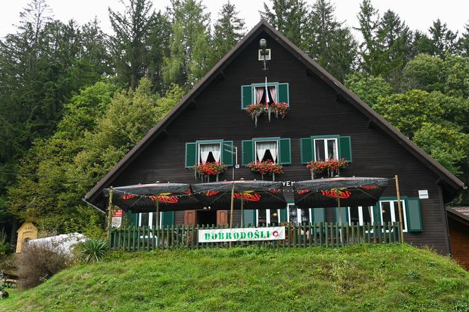 Naj planinska koča leta 2024, koča na Žavcarjevem vrhu, je odprta od petka popoldne do nedelje zvečer. | Foto: Matej Podgoršek