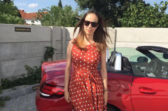 Šarmanten mercedes za ženske, ki imajo rade radovedne poglede