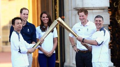 Kate, William in Harry pričakali olimpijski ogenj