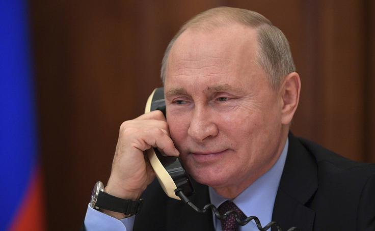 Ruski predsednik Vladimir Putin je Donaldu Trumpu med telefonskim pogovorom 9. oktobra po poročanju časnika Wall Street Journal predlagal tudi tristranske pogovore o končanju vojne v Ukrajini, ki pa se jih ob Rusiji in ZDA ne bi udeležila tudi Ukrajina, temveč Kitajska.  | Foto: AP / Guliverimage