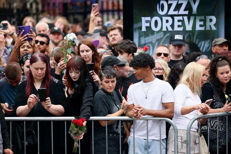 Ozzy Osbourne, pogreb, slovo, oboževalci, Birmingham | Foto: Reuters