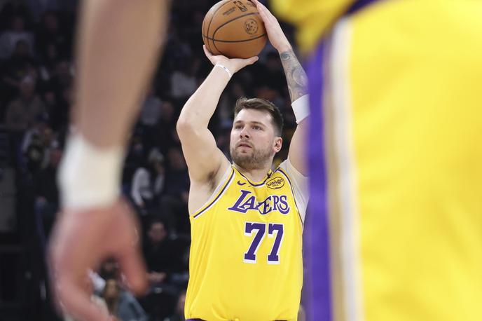 Luka Dončić Los Angeles Lakers | Luka Dončić z LA Lakers igra še prvo tekmo v gosteh. | Foto Guliverimage