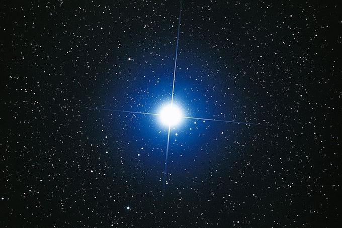 Ruski satelit bo v vsakem primeru veliko bolj opazen od Sirija, najsvetlejše zvezde na nočnem nebu, ki sije z magnitudo -1,46.  | Foto: constellation-guide.com