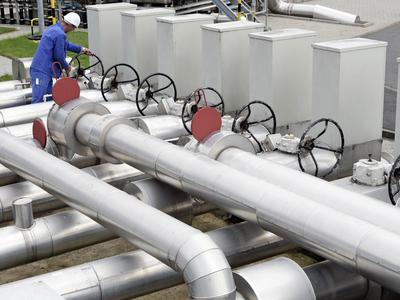 Zgodovinski dogovor: sprostili bodo nafto iz nujnih rezerv