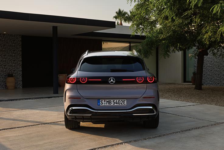 Vsak kilometer v popolni harmoniji: električni GLC EQ združuje inteligentno asistenco, udobje in natančen nadzor, da je vsaka vožnja enostavna in prijetna.  | Foto: Mercedes-Benz AG