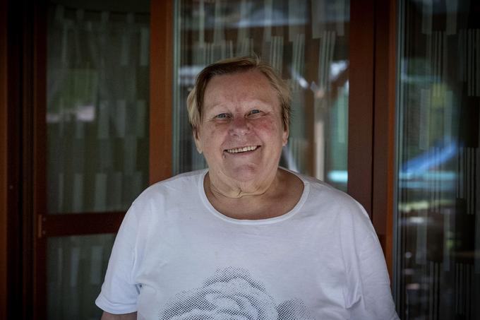 75-letna Danijela Komac je skupaj z možem 40 let garala v gostinstvu. Družinsko tradicijo nadaljuje hči, ki je leta 2009 prevzela vodenje gostišča, pri delu pa pomaga tudi pet vnukov. Ker pravi, da je brez dela izgubljena, še vedno kdaj pomaga v kuhinji in pralnici. | Foto: Ana Kovač