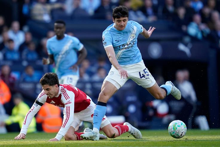 Abdukodir Khusanov je lani za 40 milijonov evrov prestopil iz Lensa v Manchester City. Velja za enega najbolj nadarjenih in fizično dominantnih mladih obrambnih igralcev na svetu. | Foto: Guliverimage