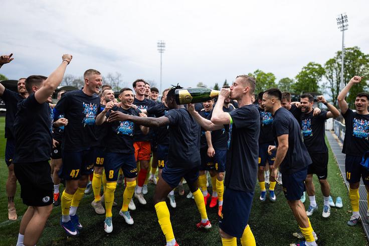 Tako je nazdravljal zadnjemu naslovu Celja, s katerim je bil vajen igrati v Evropi. Z Mariborom tega v tej sezoni ne bo izkusil. | Foto: Jure Banfi